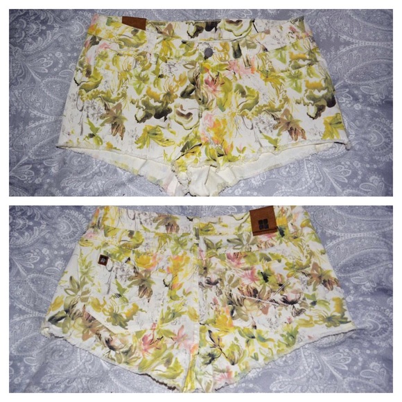 NWOT Floral Insight shorts, size 4
