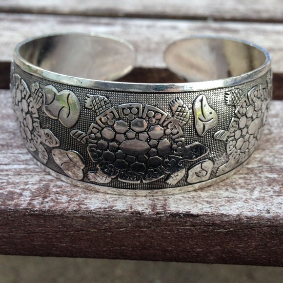 Turtle Cuff Bracelet❌SOLD❌ - Picture 2 of 4