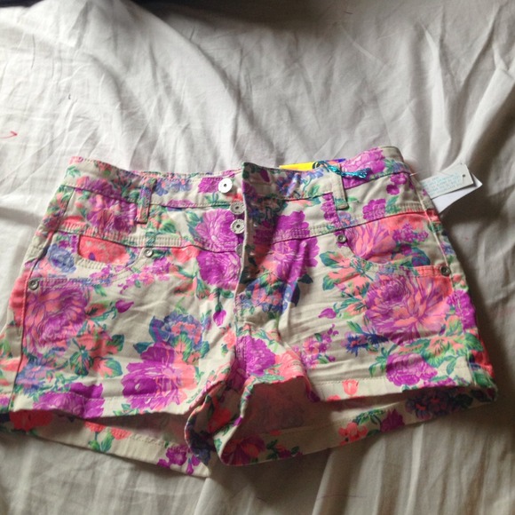 Floral high waisted shorts