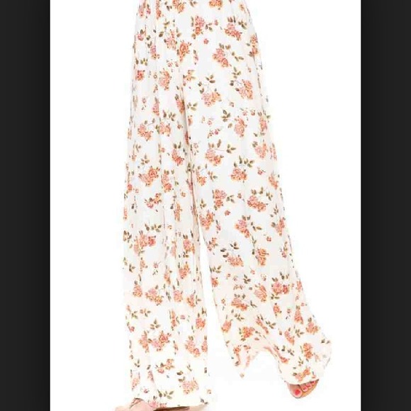 SOLD Brandy Melville aarika pants.