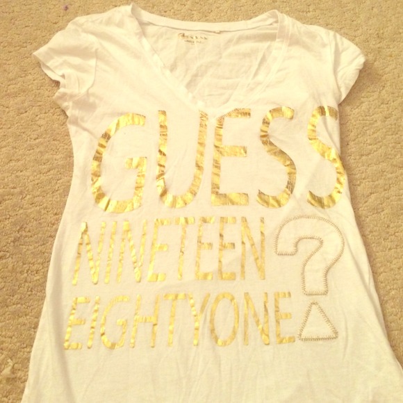 White guess v neck - Picture 1 of 1