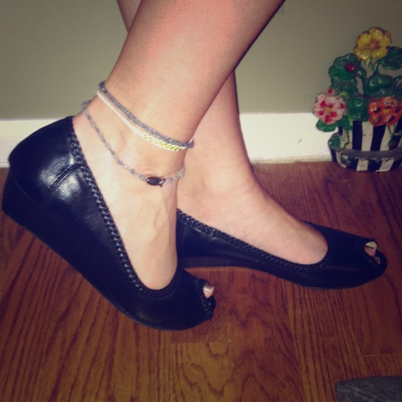 Black kitten heels