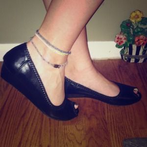 Black kitten heels