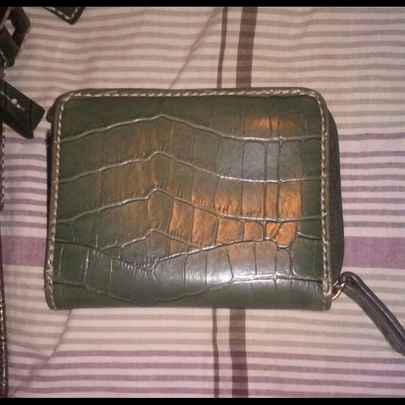 Liz Claiborne Green Alligator Print Purse - Picture 4 of 4