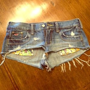 Hollister frayed shorts size 25