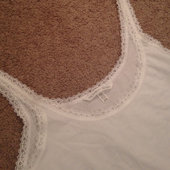 NWOT Victoria's Secret lace tank