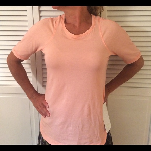 ✔️✔️SOLD IN BUNDLE!! Lululemon Clari-Tee!