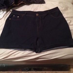 Stretchy denim shorts