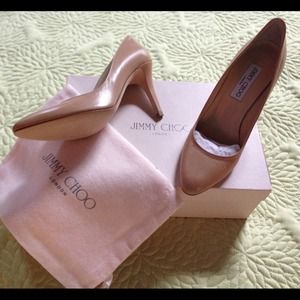 New Jimmy Choo Victory nude leather pumps