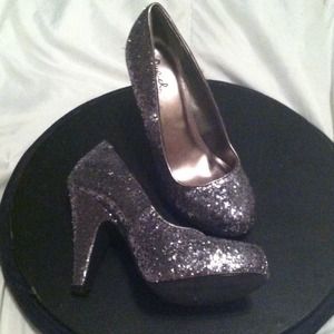 Silver sparkly heels surprisingly comfy 👍