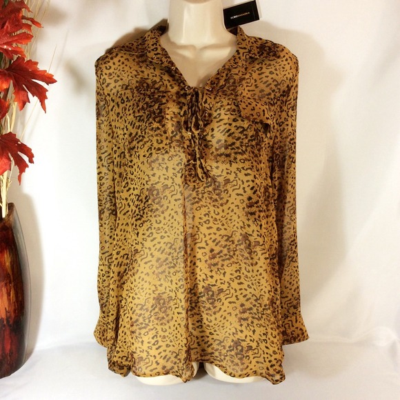 ⚡️SALE⚡️BCBG Max Azria Cheetah Print Top - Picture 2 of 4