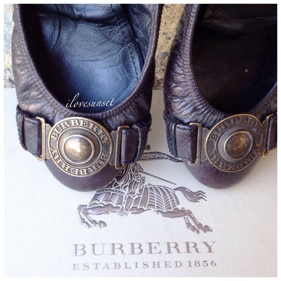 {Burberry} Leather Ballerina - Picture 2 of 4