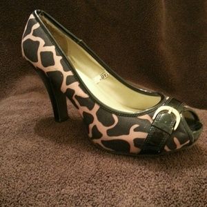 Giraffe  print heels