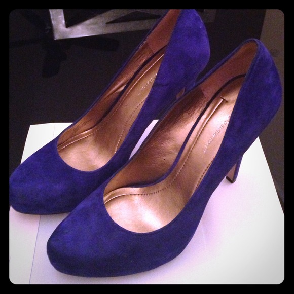 BCBG royal blue suede pumps
