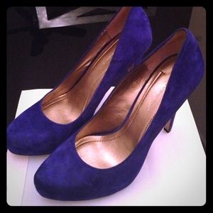 BCBG royal blue suede pumps