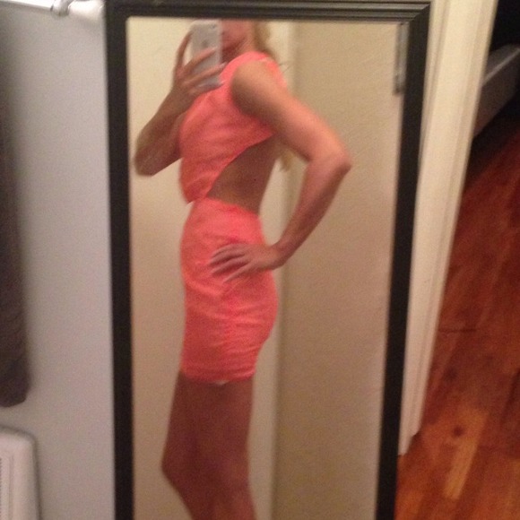 Tobi cutout cocktail dress size small-New! - Picture 2 of 2