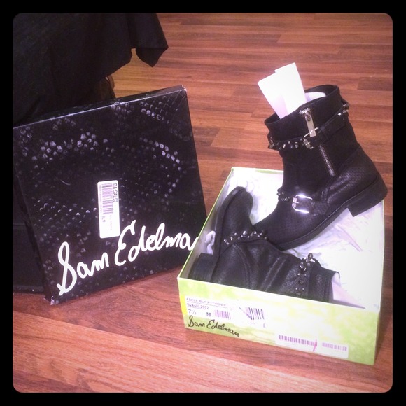 Brand new! Sadly, they didn't fit right for me.