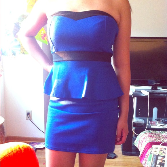 Super adorbs blue and black strapless dress!!!