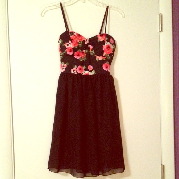 RESERVED ✅ Delicate floral bustier dress