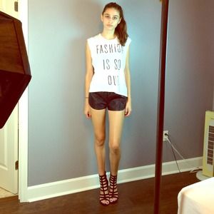 Sleeveless flowy top with quote