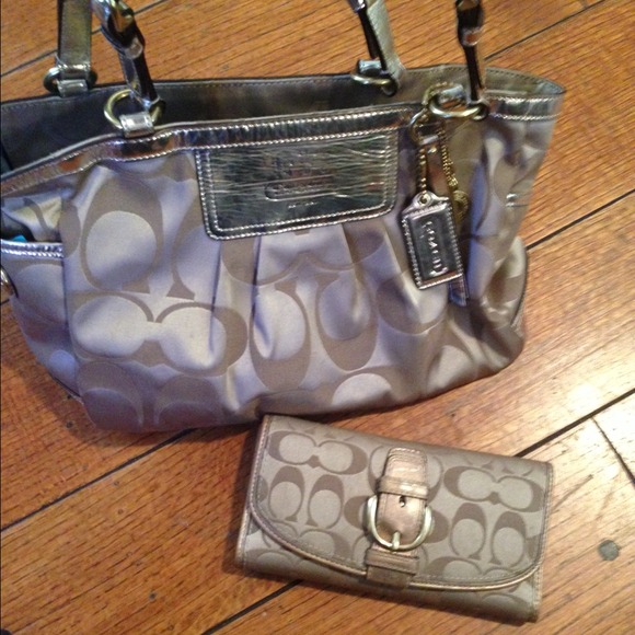 ❌SOLD❌Authentic coach! Great color!