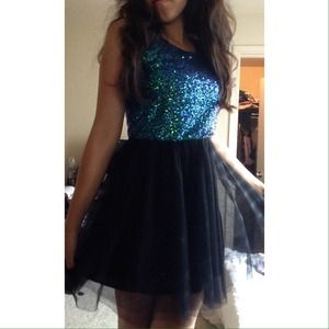 ❌ SOLD! ❌♡ Blue/Green Tulle Sequin Dress! ♡