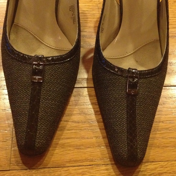Black Tweed Slingbacks with Zipper Detail - Picture 2 of 4