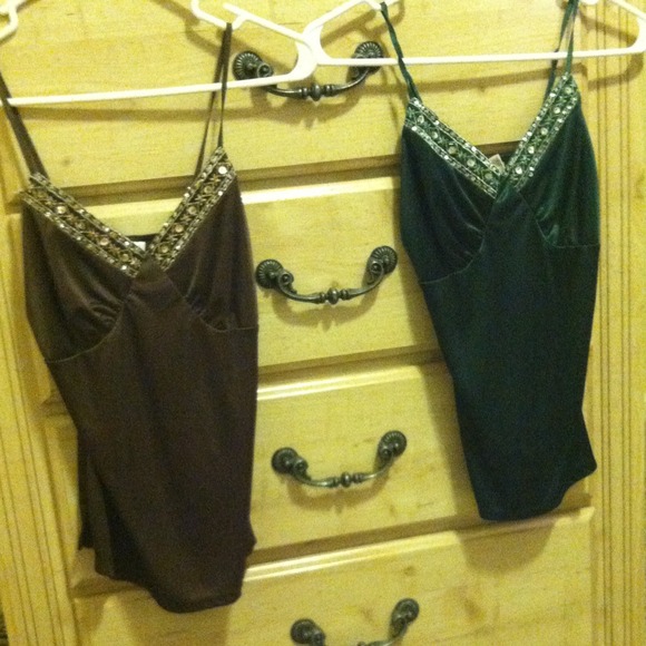 Tank tops - Picture 2 of 4