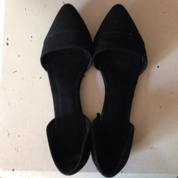 Black pointed toe flats