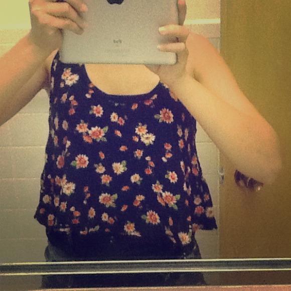 Crop top - Picture 1 of 1