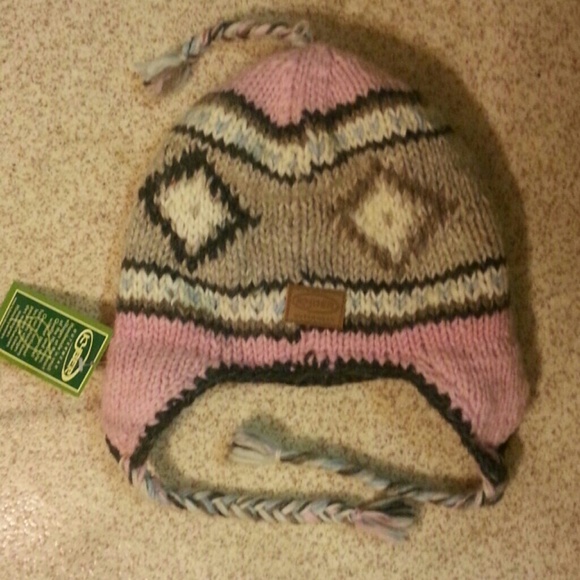 Brand new Hat and mittens - Picture 3 of 3