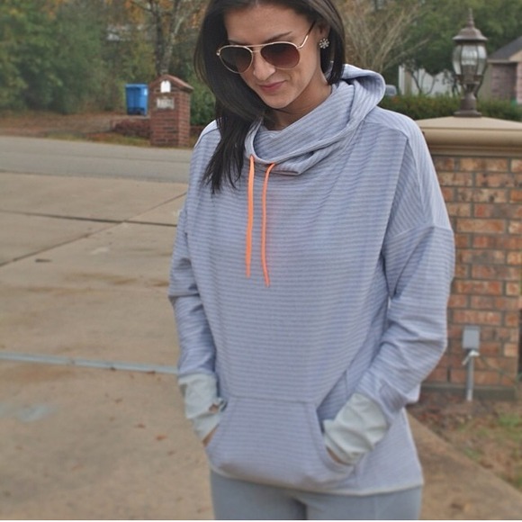 MPG workout sweater: loose top/collar