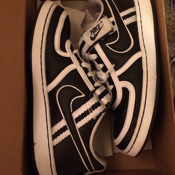 Nike Shoes - Nike women's vandal lows