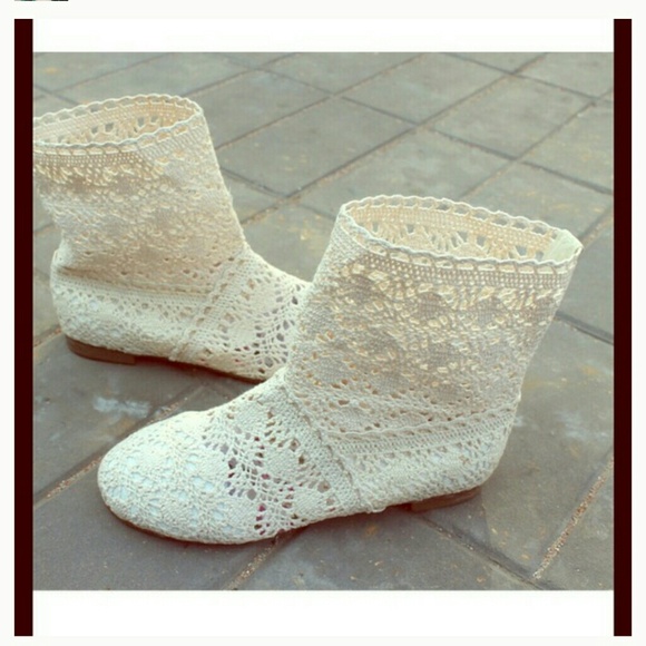 Cream crochet booties!