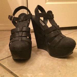 Steve Madden Luvely wedges size 9.
