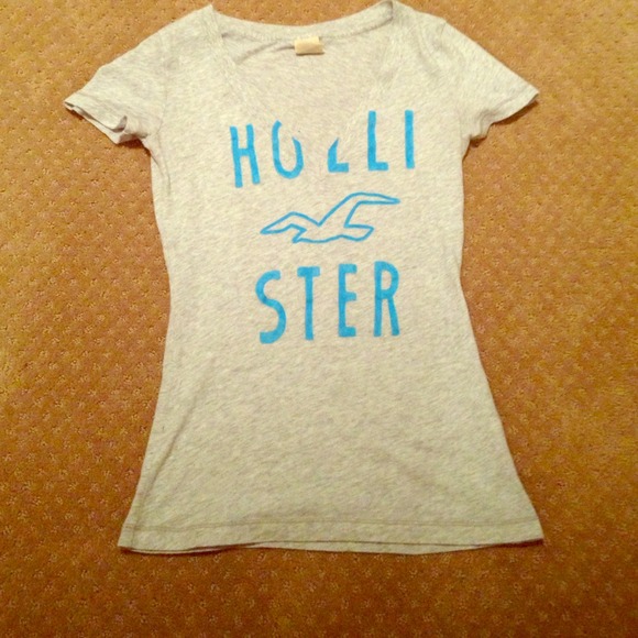 Hollister V-neck