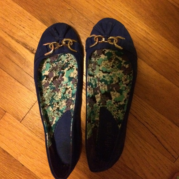 Deep blue flats - Picture 1 of 2