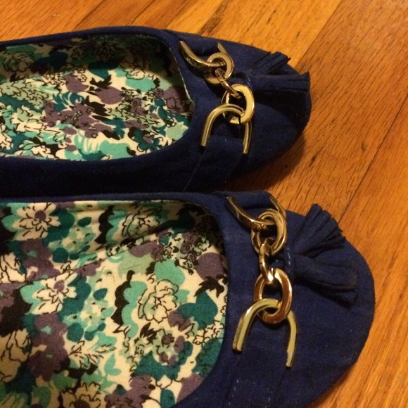 Deep blue flats - Picture 2 of 2