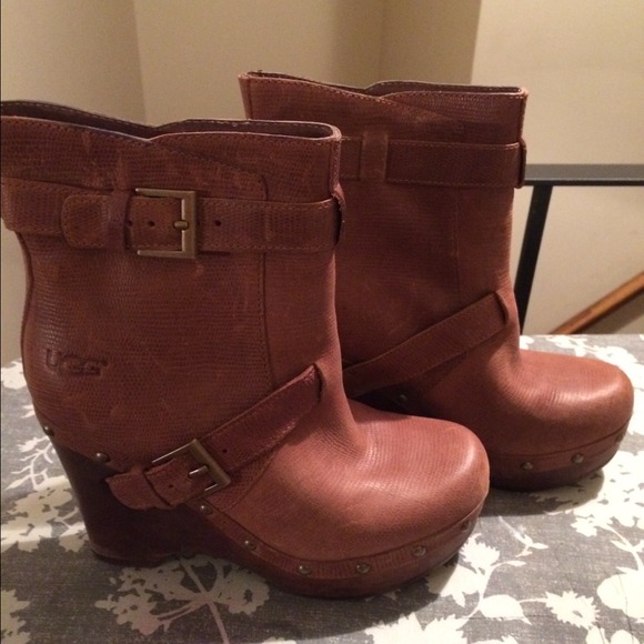 Uggs - slightly distressed leather. 10% deducted