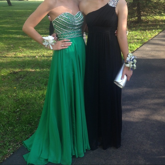 SOLD🎉🎉🎉🎉Sherri hill Prom dress style #8546 💚 - Picture 2 of 4