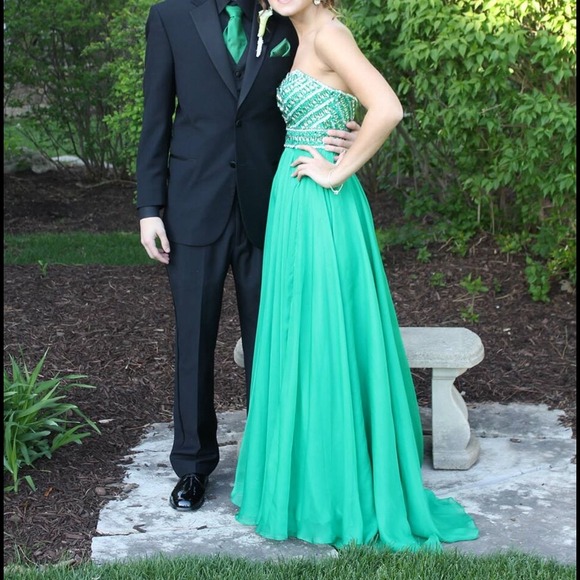 SOLD🎉🎉🎉🎉Sherri hill Prom dress style #8546 💚 - Picture 3 of 4