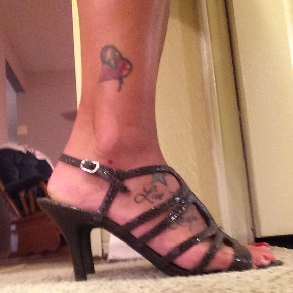 Brown 4" Heels - Great Condition - ❤️ - Picture 3 of 4