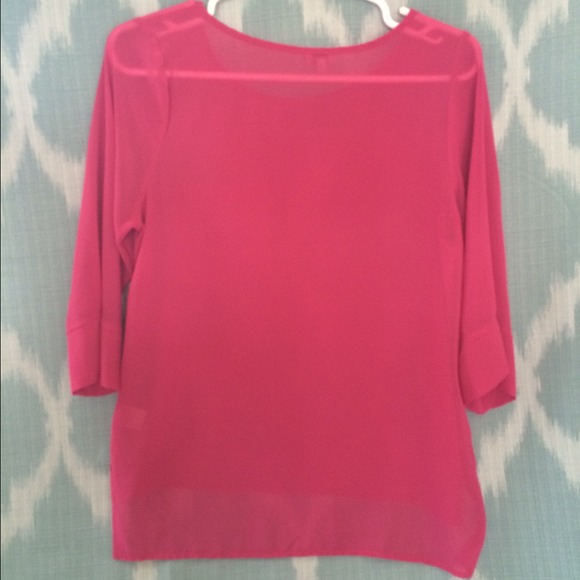 ❎SOLD!❎ Fuschia Top - Picture 2 of 4
