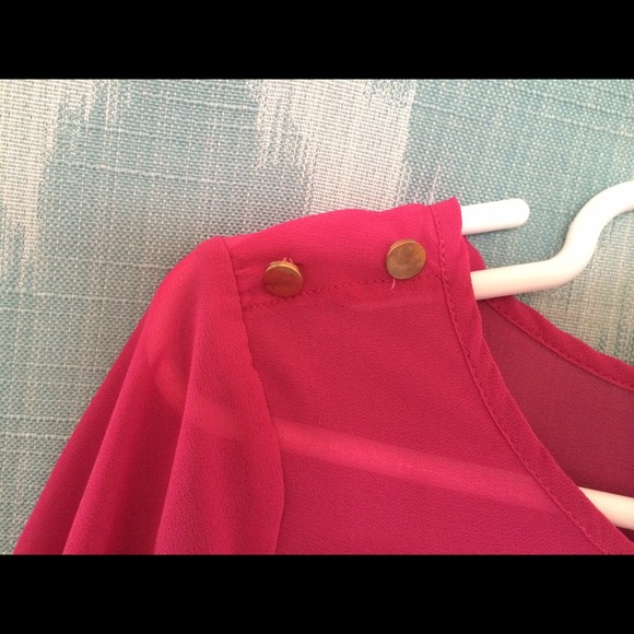 ❎SOLD!❎ Fuschia Top - Picture 4 of 4