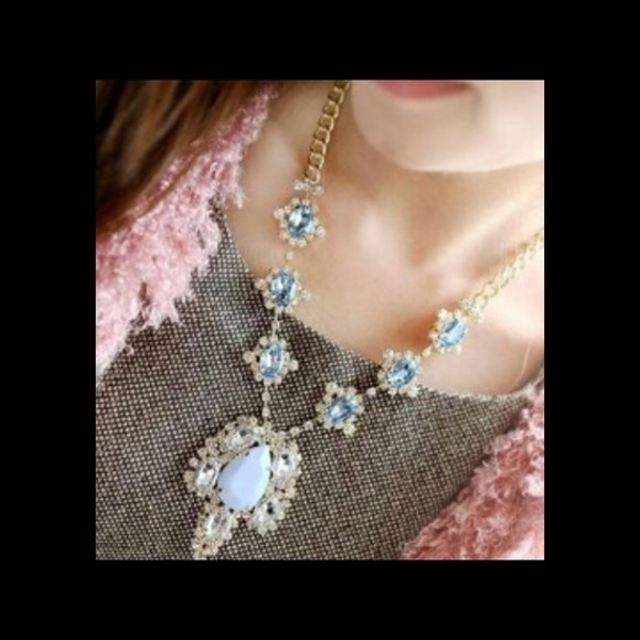 Statement necklace