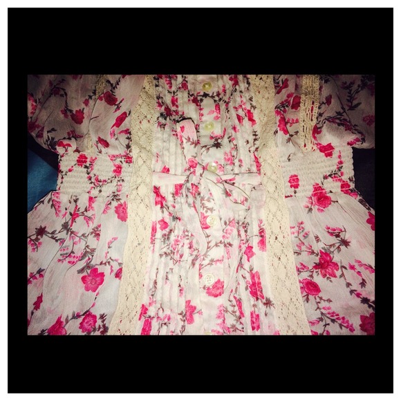 GUESS blouse - Picture 2 of 3