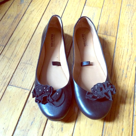 Kenneth Cole black flats