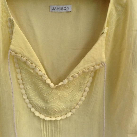 Ladies top - Picture 2 of 2