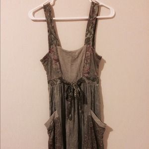 Bundle @miamiagee Language Paisley floral dress..