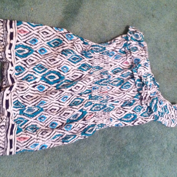 Forever 21 one shoulder pattern top - Picture 2 of 3
